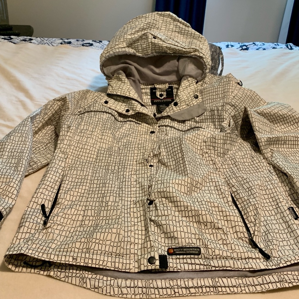 Misty Mountain hooded lightweight jacket